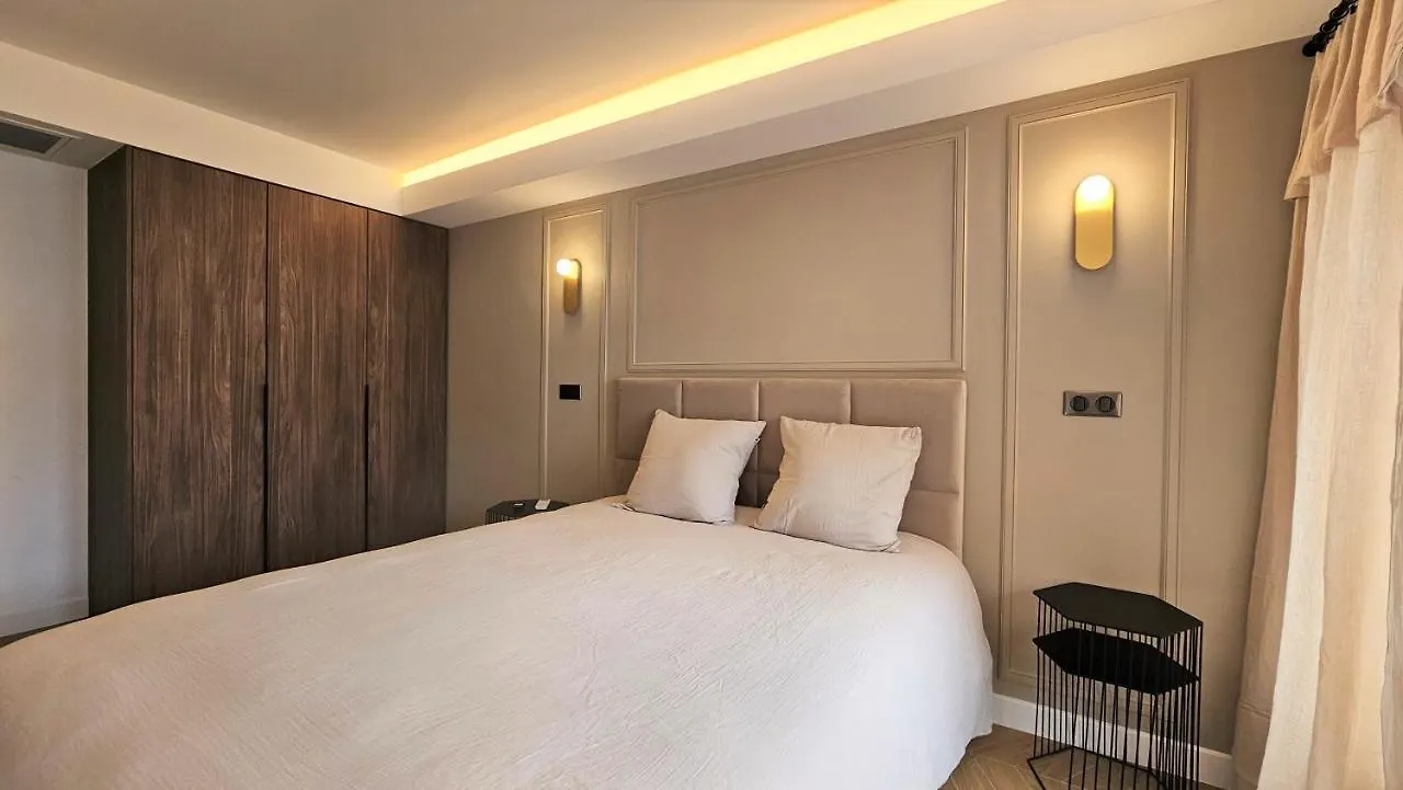 Cannes Banane 3 Pieces Renove Tout Equipe Au Coeur De Cannes - Garage Prive