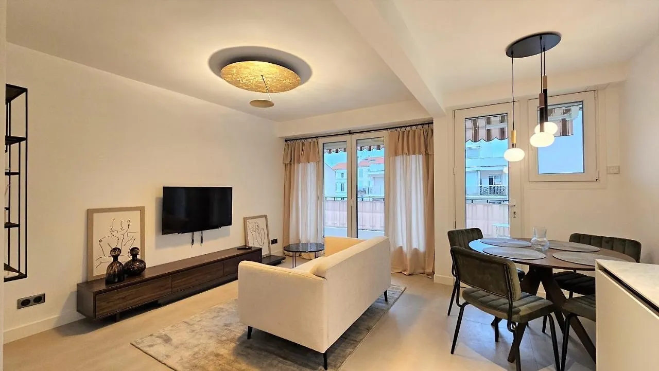 Cannes Banane 3 Pieces Renove Tout Equipe Au Coeur De Cannes - Garage Prive France