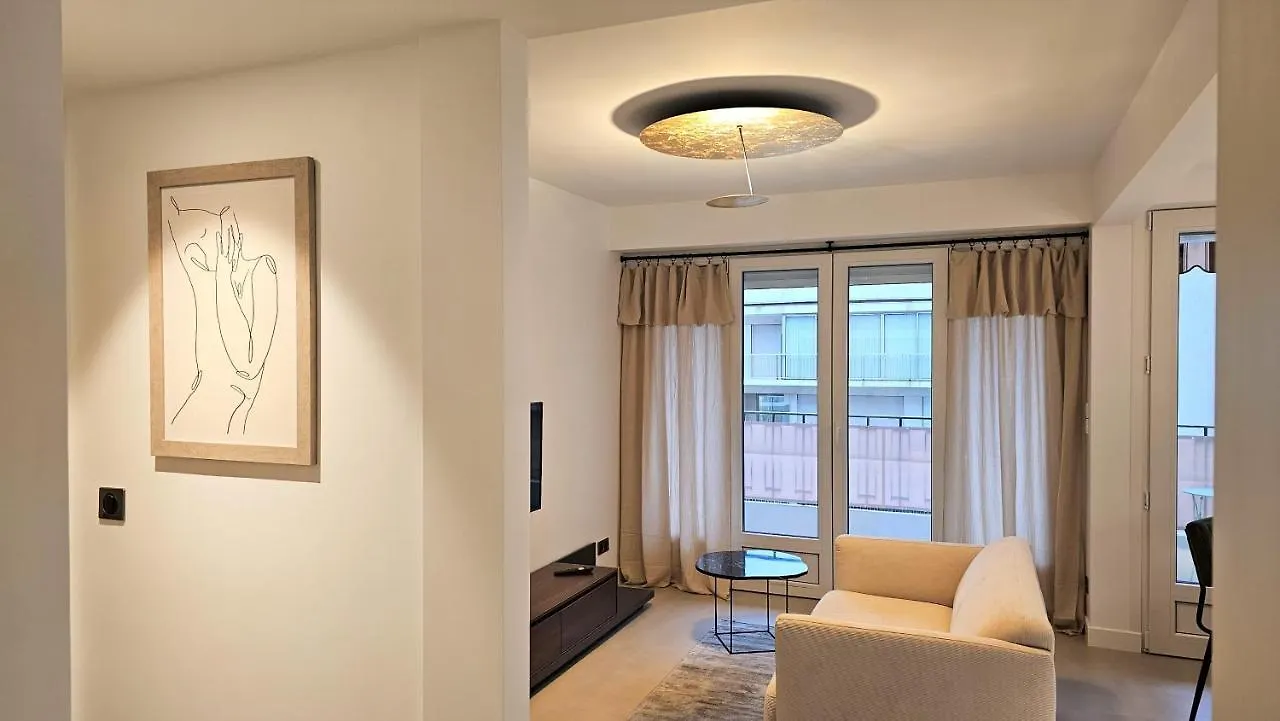 Cannes Banane 3 Pieces Renove Tout Equipe Au Coeur De Cannes - Garage Prive 0*,  France